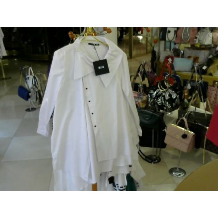 Рубашка бел цв на черных кнопках косуха асиметрия MIN  AW171007 [Белый]